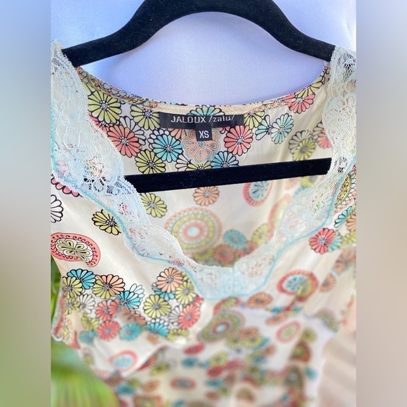 6 for$20♥️Lacy neckline, sweet satiny top,not sure if its sleepwear - Picture 7 of 8